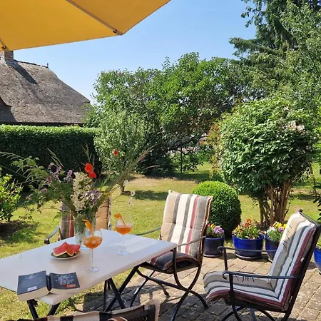 Sommerhaus In Familienfreundlich, Mit Garten & Sauna *