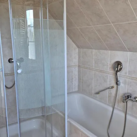 Sommerhaus In Familienfreundlich, Mit Garten & Sauna